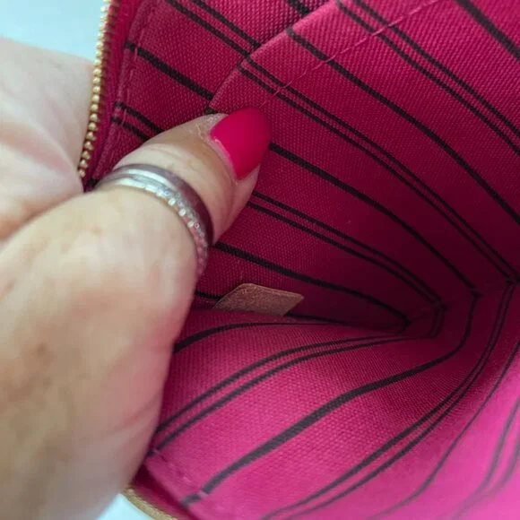 Louis Vuitton Monogram Canvas Neverfull Pouch Red Interior  (116630-1) - Picture 8 of 9